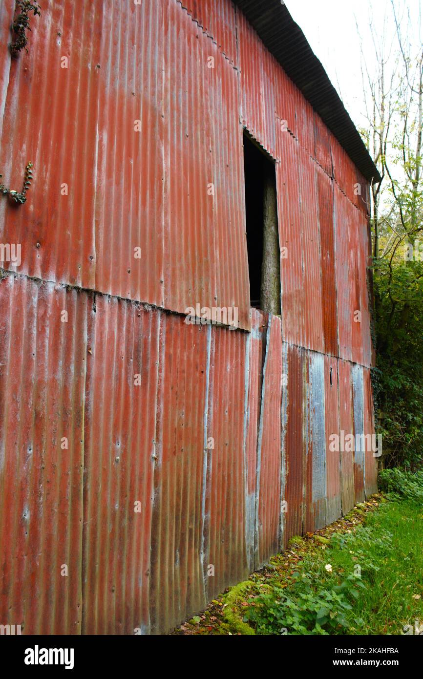 Farm Land Wälder und Kirchen Stockfoto