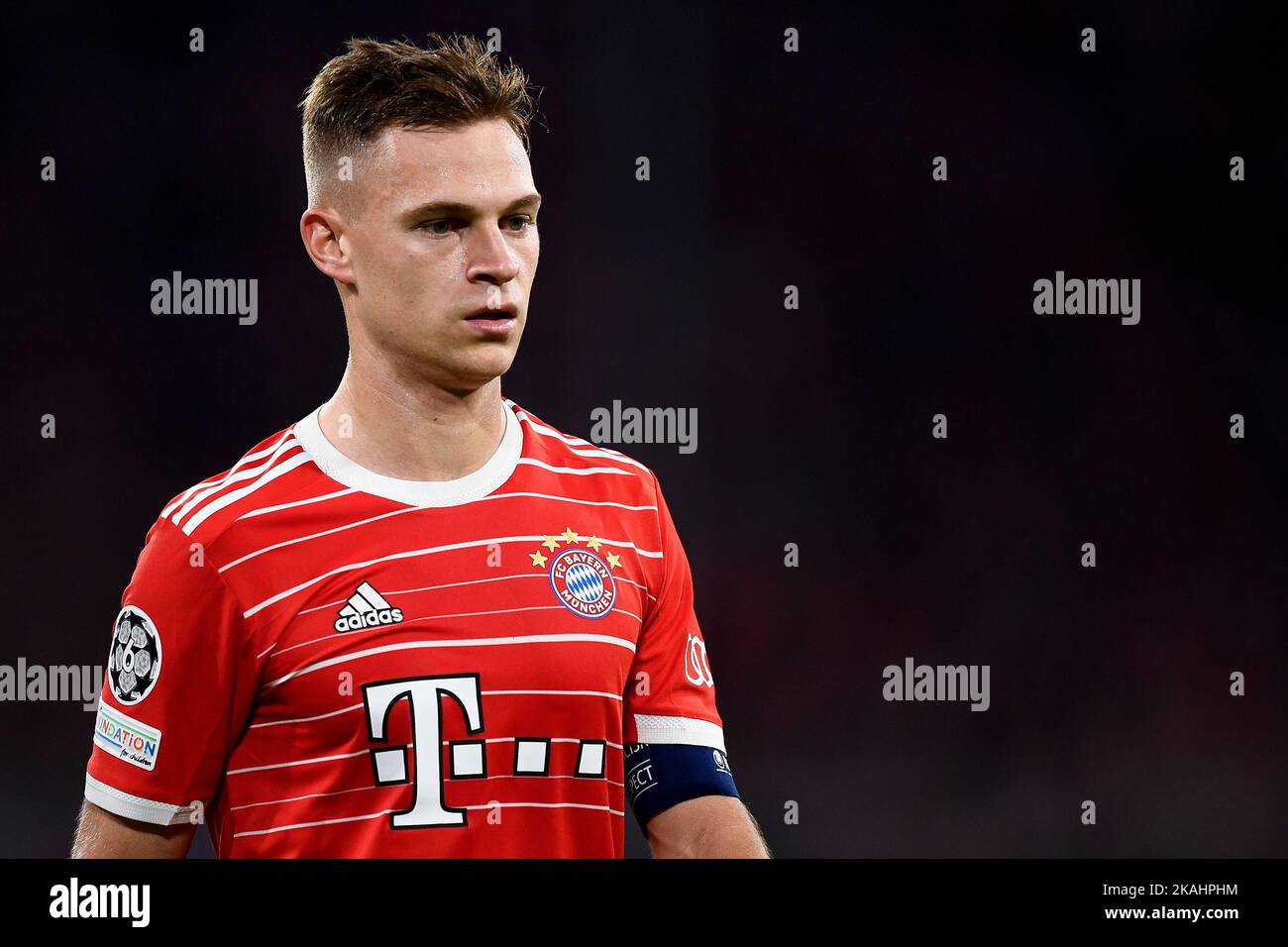 München, Deutschland. 01. November 2022. Joshua Kimmich vom FC Bayern München schaut während des UEFA Champions League Fußballspiels zwischen dem FC Bayern München und dem FC Internazionale auf. Nicolò Campo/Alamy Live News Stockfoto