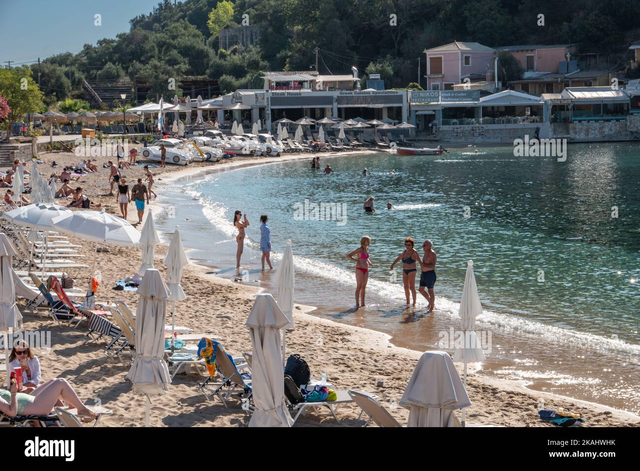 Agios Spiridon Beach, Paleokastritsa, Korfu., Nikos Restaurant Stockfoto