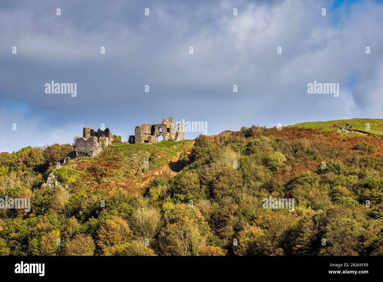 Pennard Castle mit Blick auf Three Cliffs Bay, Gower Peninsula, Wales Stockfoto