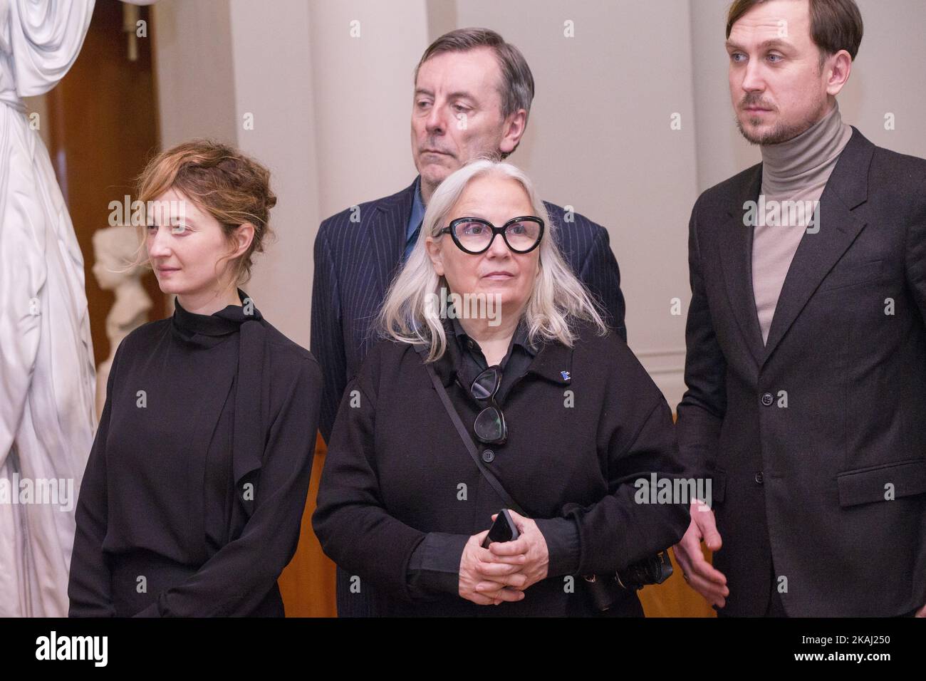 (L-R) die Jury-Mitglieder Alba Rohrwacher, Nick James, Brigitte Lacombe und Lars Eidinger werden während einer Zeremonie für ihren Eintrag im Gästebuch der Stadt am 17. Februar 2016 im Rathaus in Berlin abgebildet. (Foto von Emmanuele Contini/NurPhoto) *** Bitte benutzen Sie die Gutschrift aus dem Kreditfeld *** Stockfoto