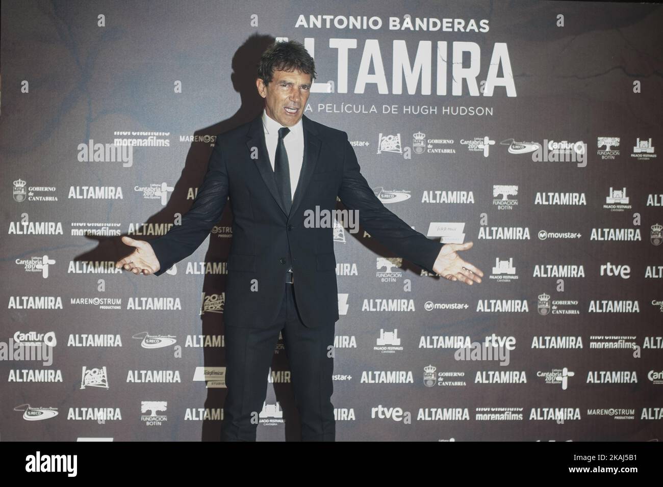 Schauspieler Antonio Banderas nimmt am 1. April 2016 an der Fotozelle „Altamira“ auf dem Placio Festival in Santander, Spanien, Teil. Altamira war dem berühmten Forscher Marcelino Saenz de Santuola gewidmet, der die Altamira-Höhlen mit ihren Höhlenmalereien entdeckte. Stockfoto