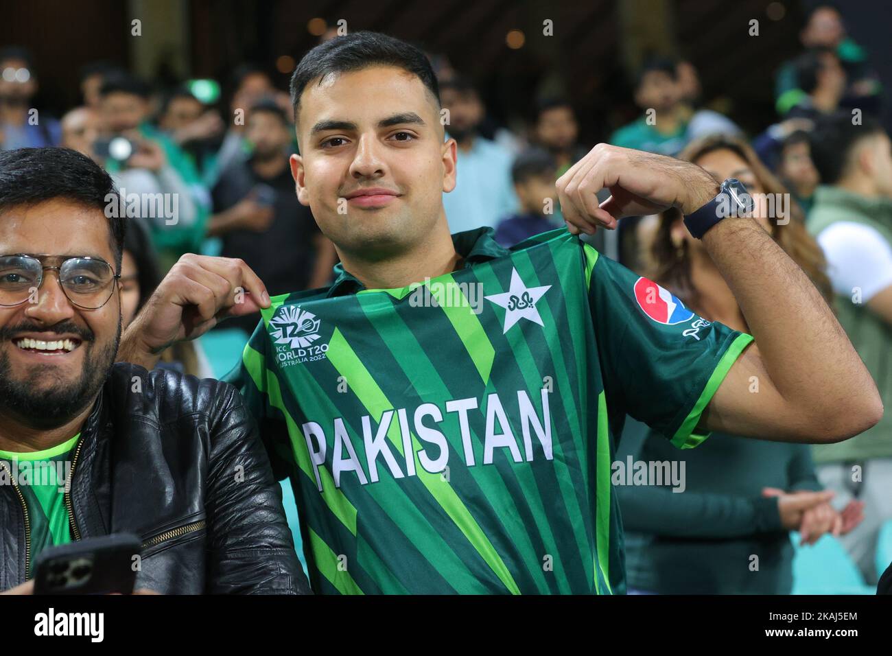 Sydney, Australien. 03.. November 2022. Fans während des ICC Mens T20 World Cup 2022-Spiels zwischen Pakistan und Südafrika am Sydney Cricket Ground, Sydney, Australien, am 3. November 2022. Foto von Peter Dovgan. Nur zur redaktionellen Verwendung, Lizenz für kommerzielle Nutzung erforderlich. Keine Verwendung bei Wetten, Spielen oder Veröffentlichungen einzelner Clubs/Vereine/Spieler. Kredit: UK Sports Pics Ltd/Alamy Live Nachrichten Stockfoto