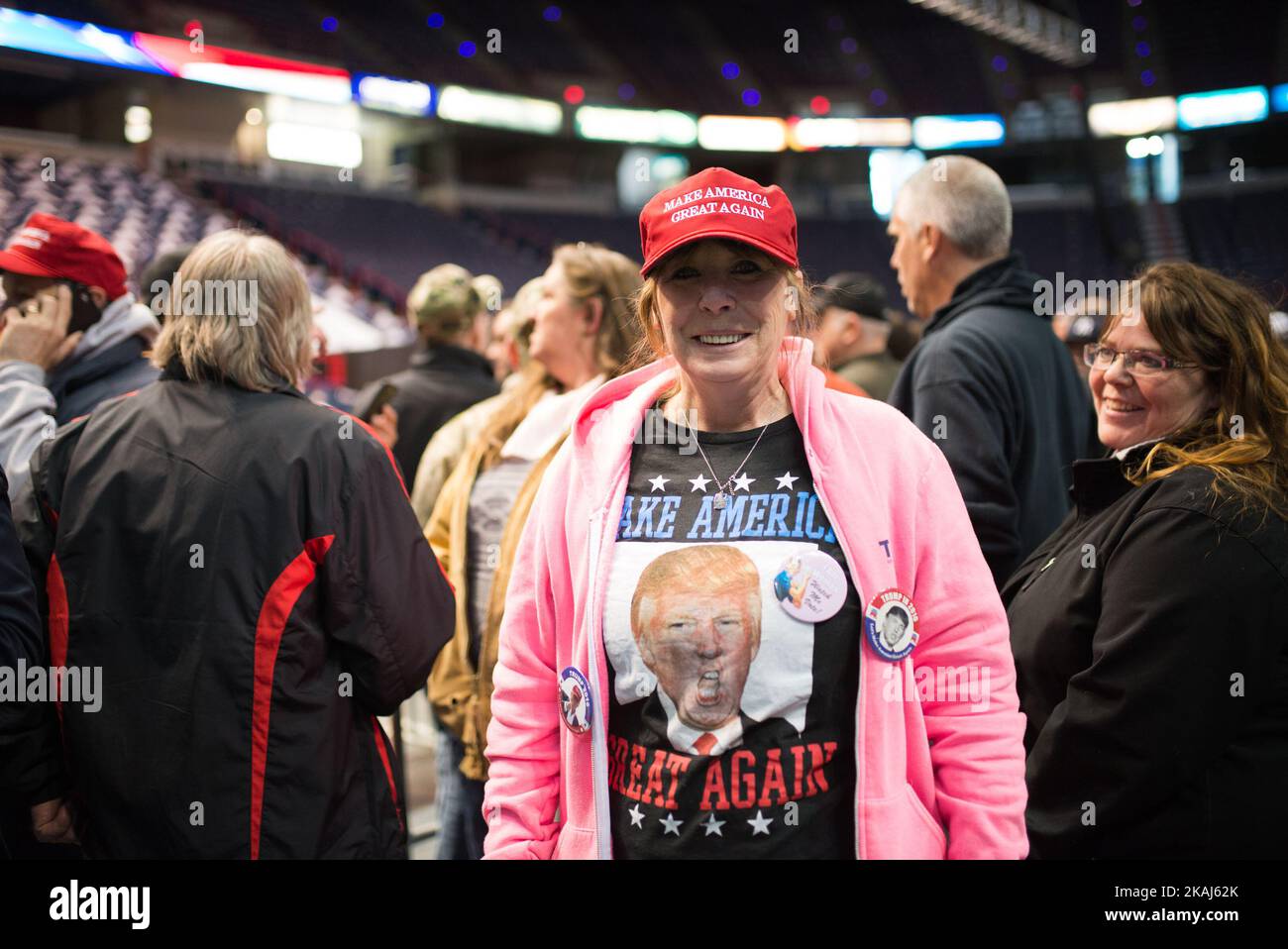 Anhänger von Donald Trump zeigen am 11. April 2016 in Albany, NY, ihre Trump-Ausrüstung vor einer geplanten Rede. (Foto von Zach D Roberts/NurPhoto) *** Bitte nutzen Sie die Gutschrift aus dem Kreditfeld *** Stockfoto