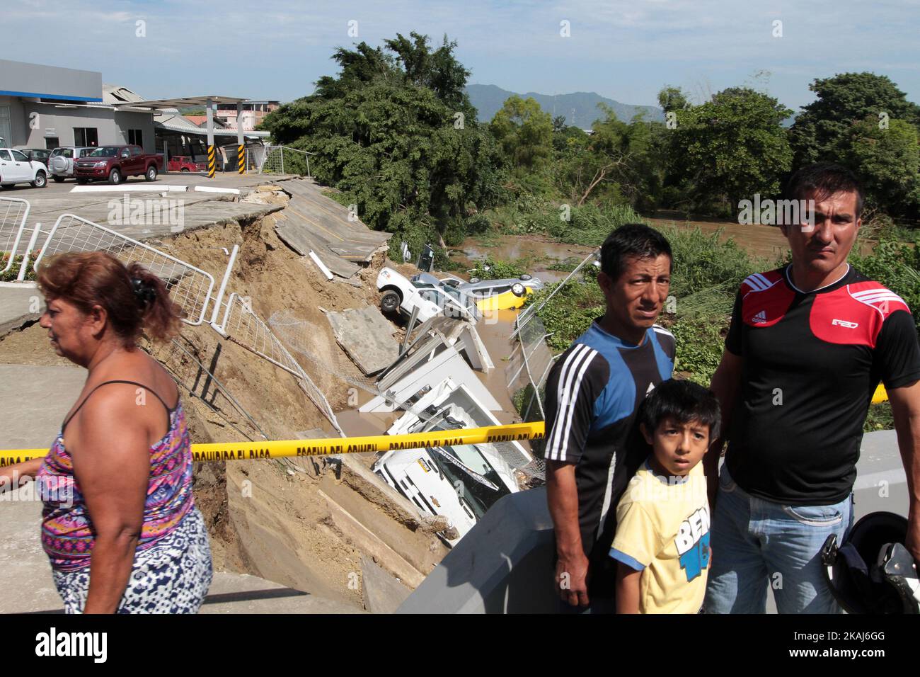 ECUADOR, Portoviejo: Häuser, die vom Erdbeben von 7,8 Grad auf der richterskala betroffen sind, in Manta, Sonntag, 17. April 2016(Foto: Jean Faget / ACGPHOTO/NurPhoto). Jorge Glas, der Vizepräsident Ecuadors, besuchte die betroffenen Gebiete in Portoviejo und hielt eine Pressekonferenz, in der er berichtete, dass ein Tsunami verworfen wurde. (Foto von Jean Faget / ACGPHOTO/NurPhoto). *** Bitte verwenden Sie Credit from Credit Field *** Stockfoto