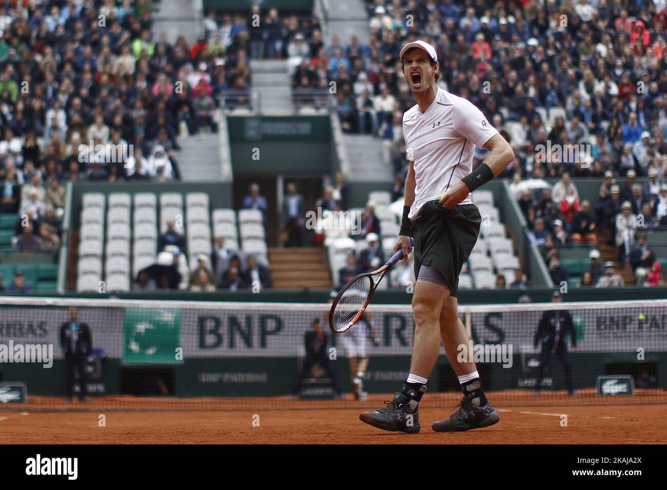 Andy Murray aus Großbritannien während des Spiels der Männer im vierten Durchgang gegen John Isner aus den Vereinigten Staaten am achten Tag der French Open 2016 bei Roland Garros am 29. Mai 2016 in Paris, Frankreich. (Foto von Mehdi Taamallah/NurPhoto) *** Bitte benutzen Sie die Gutschrift aus dem Kreditfeld *** Stockfoto