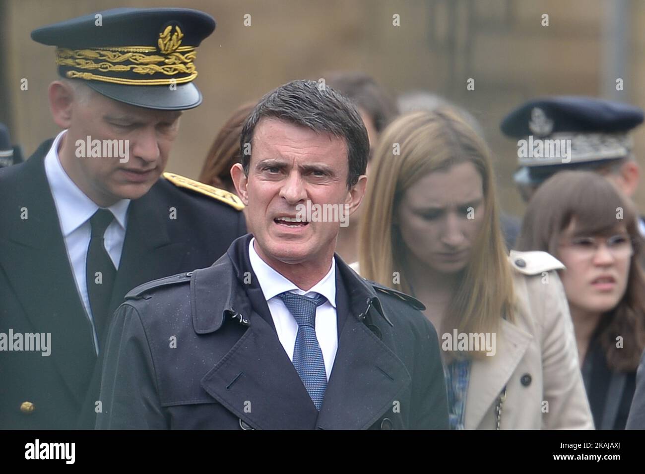 Manuel Valls, der Premierminister von Frankreich, während seines Besuchs im Strafvollzugszentrum von Caen, wo er den Bau eines neuen Strafvollzugszentrums von IFS (in der Nähe von Caen) zwischen 2018 und 2023 ankündigte. Am Montag, den 13. Juni 2016, in Caen, Normandie, Frankreich. Foto von Artur Widak *** Bitte nutzen Sie die Gutschrift aus dem Kreditfeld *** Stockfoto