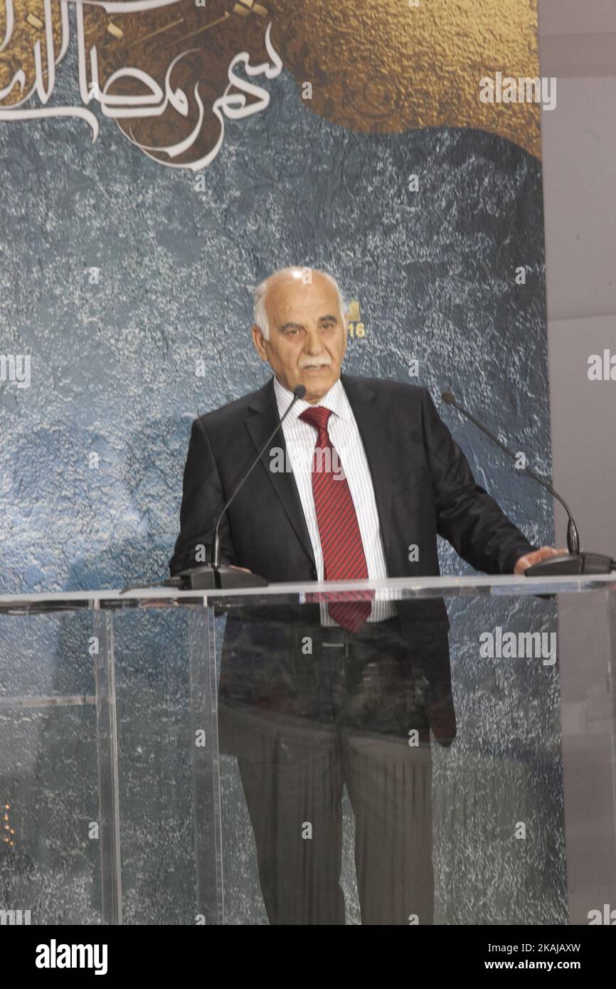 Die designierte Präsidentin des iranischen Widerstands, Maryam Rajavi, und eine Reihe prominenter Persönlichkeiten von syrischen Oppositionsbeamten nehmen an einem Solidaritätstreffen mit der syrischen Revolution im Monat Ramezan Teil. Brig. General Mustafa Sheikh, Kommandeur der Freien Syrischen Armee in Auver Sur Oise, Frankreich, am 11. Juni 2016. (Foto von Siavosh Hosseini/NurPhoto) *** Bitte nutzen Sie die Gutschrift aus dem Kreditfeld *** Stockfoto