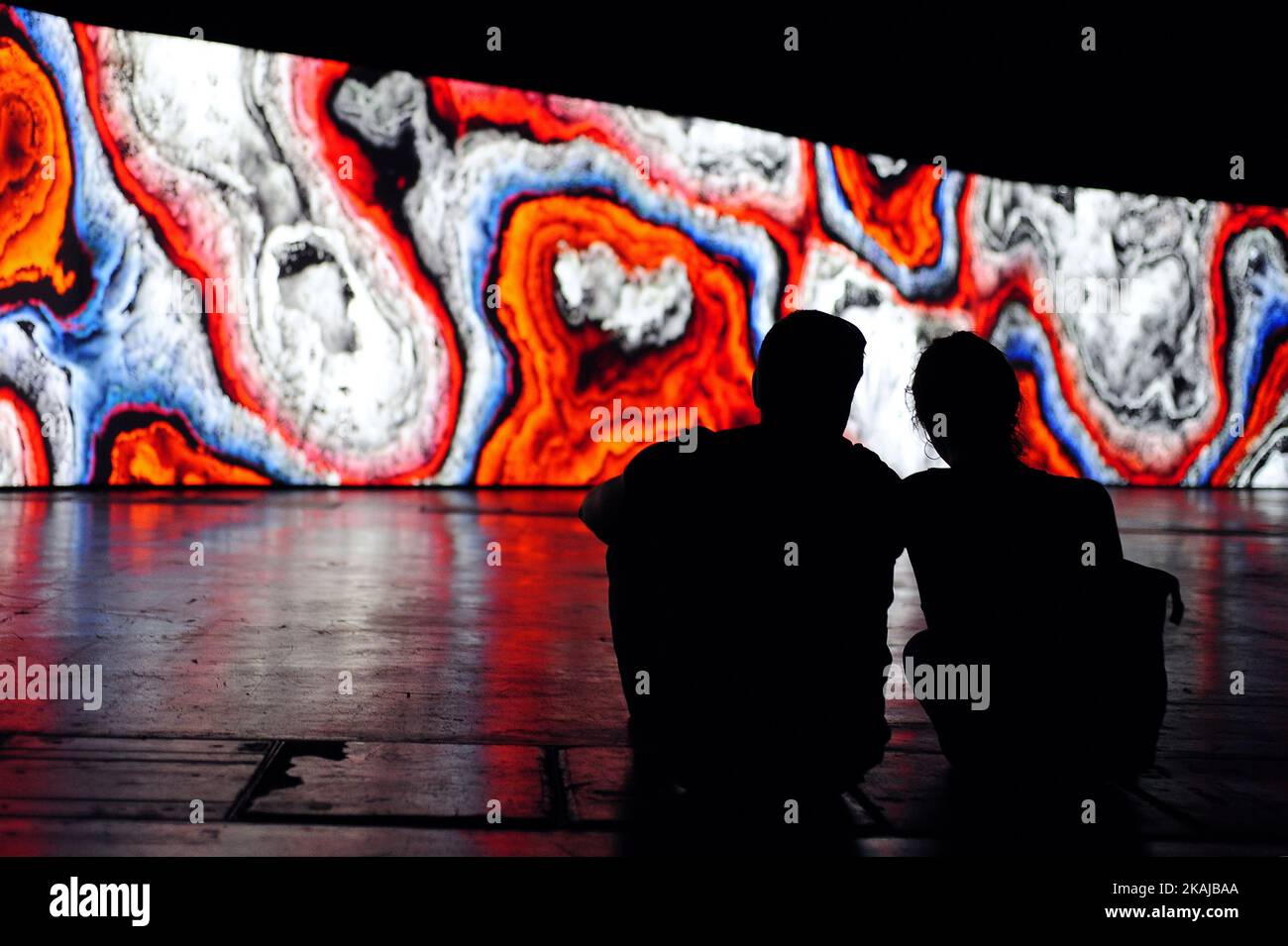 Menschen chillen in Sonar Planta, von Sonar +D, während des ersten Tages des Festivals für elektronische Musik Sonar 2016, in Barcelona. (Foto von Joan Cros/NurPhoto) *** Bitte nutzen Sie die Gutschrift aus dem Kreditfeld *** Stockfoto