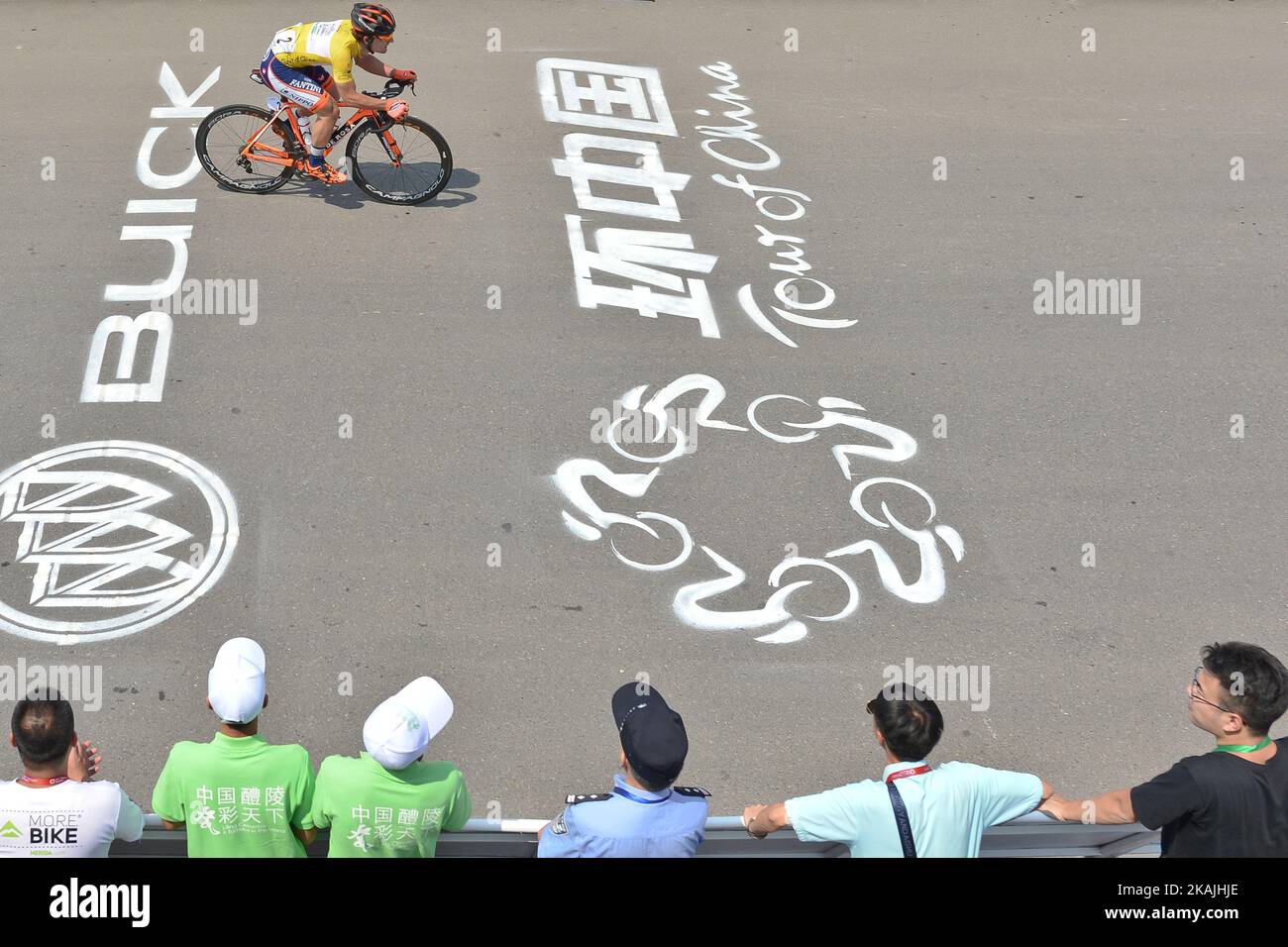 Nicolas Marini von Nippo -Vini Fantini, der Anführer des Yellow-Jersey-Rennens, in seiner letzten Runde während der dritten Etappe des Liling Circuit Race 116km der China Tour 2 2016. Am Donnerstag, den 22. September 2016, in Liling, Provinz Hunan, China. Foto von Artur Widak *** Bitte nutzen Sie die Gutschrift aus dem Kreditfeld *** Stockfoto