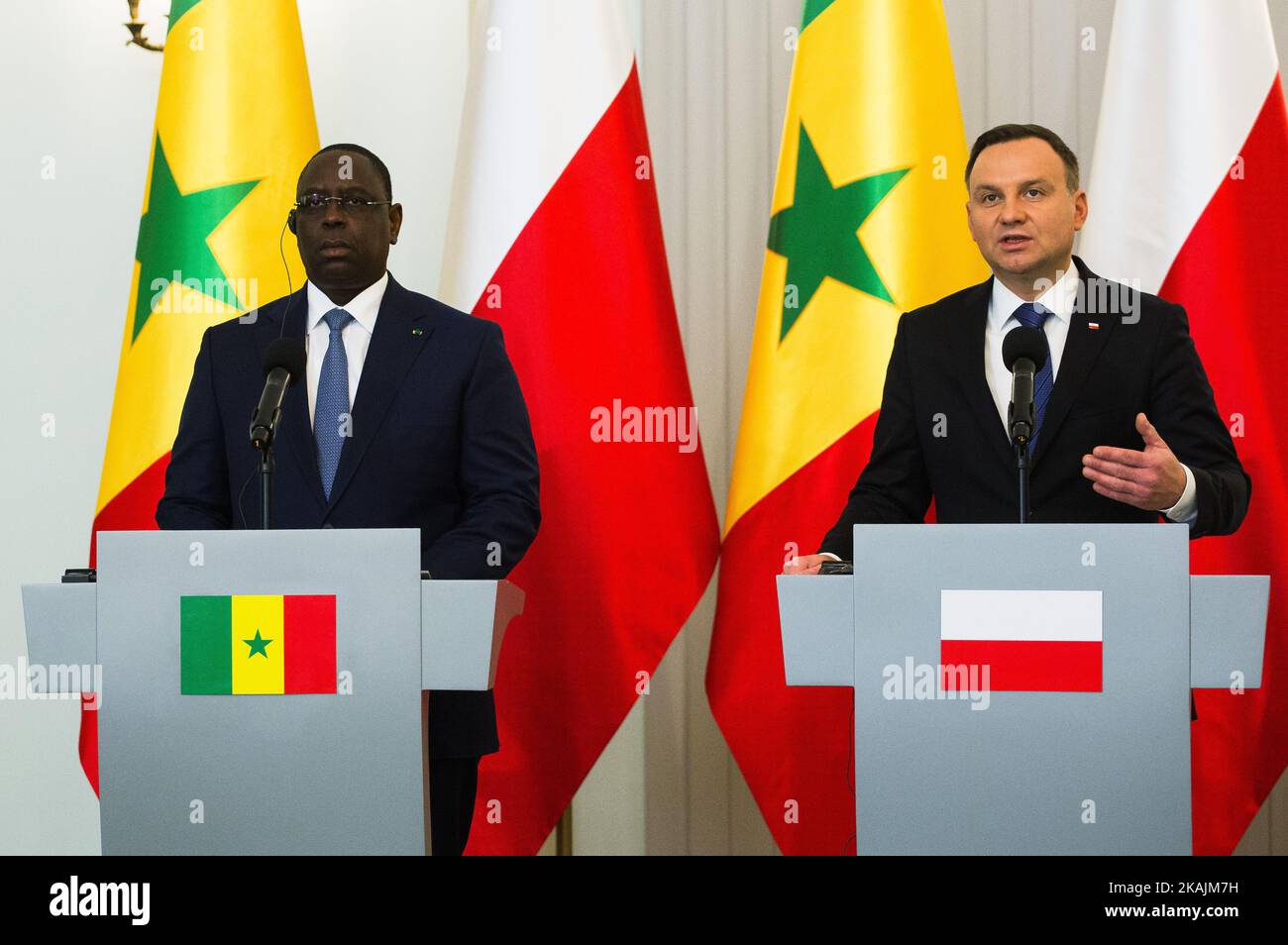 Der Präsident der Republik Senegal Macky Sall und der Präsident Polens Andrzej Duda bei einer Pressekonferenz am 27. Oktober 2016 in Warschau, Polen. (Foto von Krystian Dobuszynski/NurPhoto) *** Bitte nutzen Sie die Gutschrift aus dem Kreditfeld *** Stockfoto