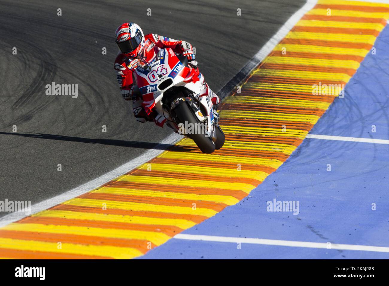 Andrea Dovicioso aus Italien vom Ducati Team während der Kolektests von Moto GP auf dem Circuito de Valencia Ricardo Tormo am 15.. November 2016 in Valencia, Spanien. Stockfoto