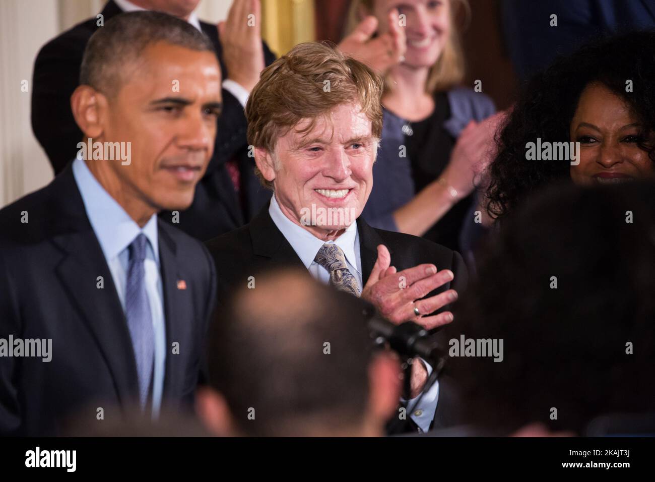 Der Schauspieler Robert Redford klatscht bei der Verleihung der Presidential Medal of Freedom für Präsident Barack Obama. (Foto von Cheriss May/NurPhoto) *** Bitte nutzen Sie die Gutschrift aus dem Kreditfeld *** Stockfoto