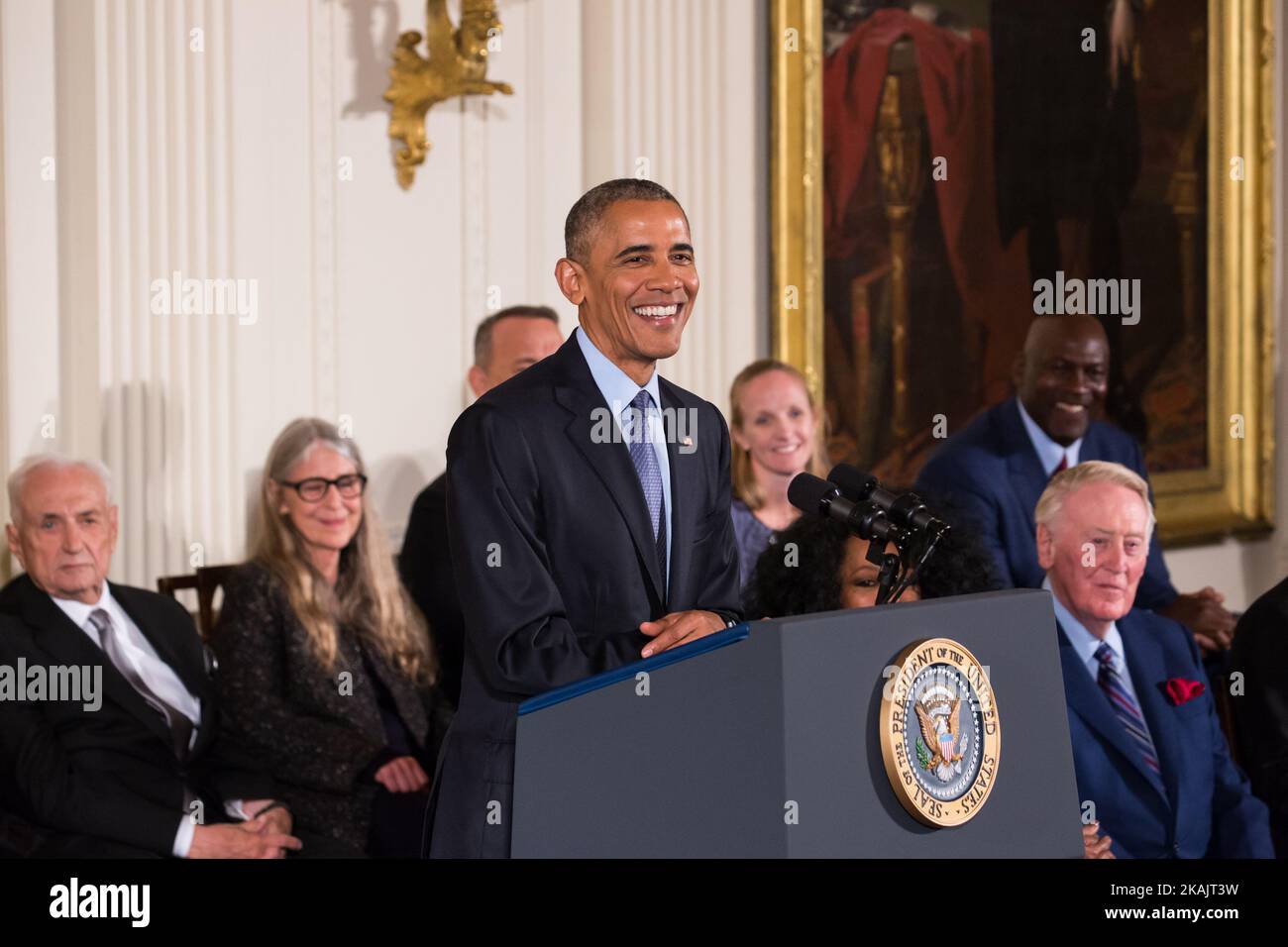 Präsident Barack Obama hat am 22. November 2016 im East Room des Weißen Hauses in Washington, DC, 21 Empfänger mit der Presidential Medal of Freedomat ausgezeichnet. Die Presidential Medal of Freedom ist die höchste Auszeichnung für Zivilisten in den Vereinigten Staaten von Amerika. (Foto von Cheriss May/NurPhoto) *** Bitte nutzen Sie die Gutschrift aus dem Kreditfeld *** Stockfoto