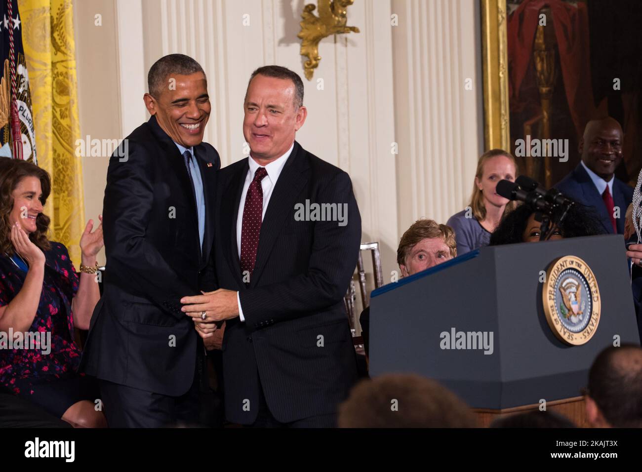 Präsident Barack Obama verlieh dem Schauspieler Tom Hanks die Presidential Medal of Freedom. (Foto von Cheriss May/NurPhoto) *** Bitte nutzen Sie die Gutschrift aus dem Kreditfeld *** Stockfoto