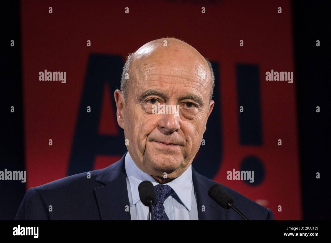 Alain Juppé, ehemaliger Kandidat und Bürgermeister von Bordeaux, spricht nach einem Verlust im Primärkampf gegen Francois Fillon bei den rechten Präsidentschaftswahlen 2017 am 27. November 2016 in Paris, Frankreich. (Foto von Julien Mattia/NurPhoto) *** Bitte nutzen Sie die Gutschrift aus dem Kreditfeld *** Stockfoto