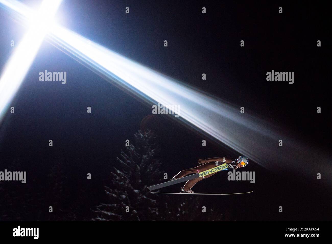 Kamil Stoch aus Polen schwebt bei seinem ersten Wettkampfsprung am 2. Tag am 6. Januar 2017 in Bischofshofen, Österreich, durch die Luft. (Foto von Damjan Zibert/NurPhoto) *** Bitte nutzen Sie die Gutschrift aus dem Kreditfeld *** Stockfoto