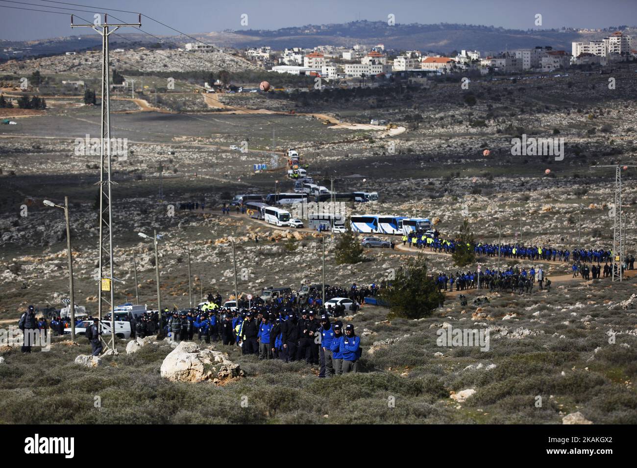 Israelische Polizisten bereiten sich auf die Räumung der illegalen Siedlung Amona im besetzten Westjordanland vor, 1. Februar 2017 (Foto: Corinna Kern/NurPhoto) *** Bitte benutzen Sie die Gutschrift aus dem Credit Field *** Stockfoto