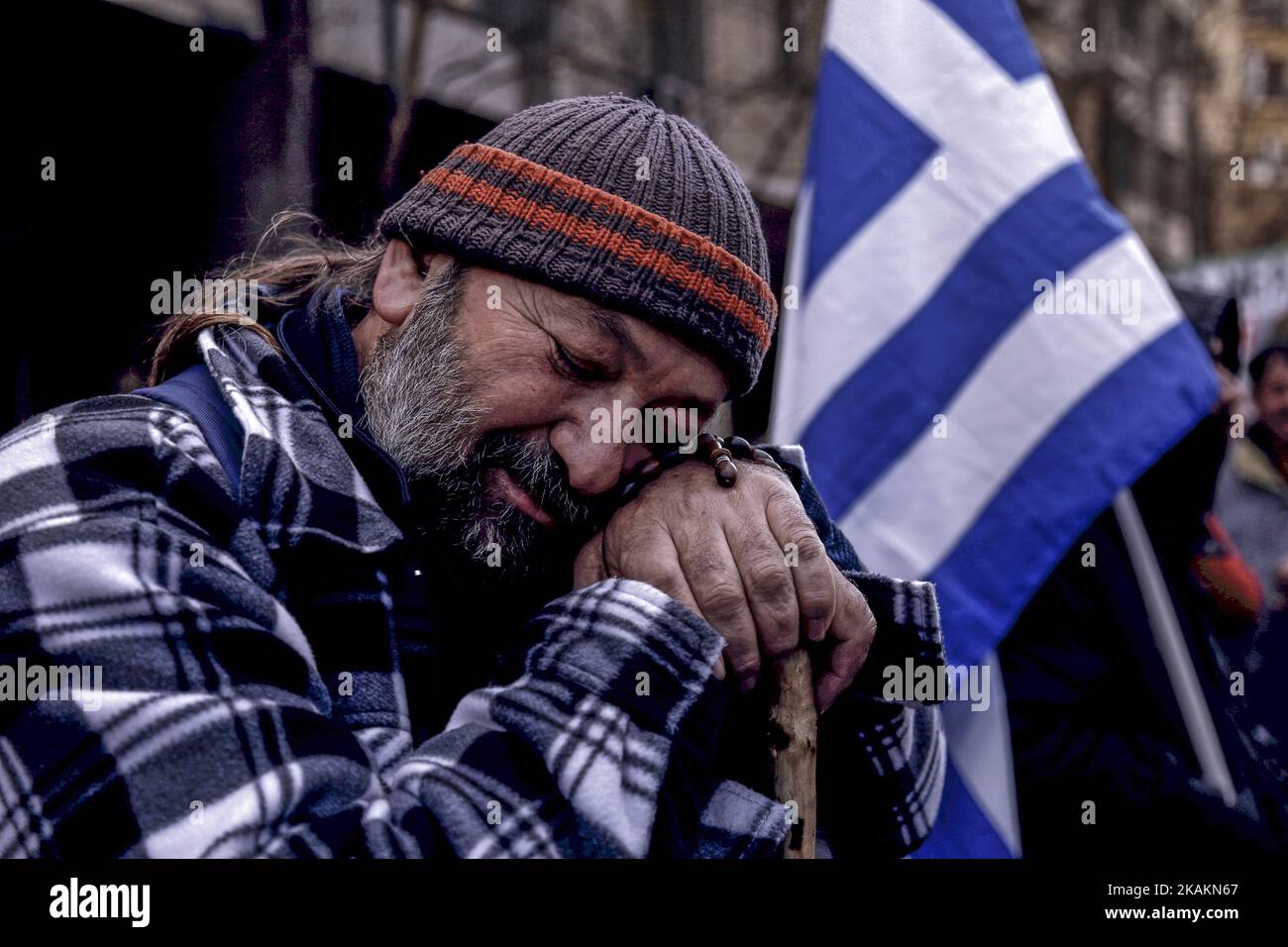 Griechische Bauern protestieren vor dem Ministerium für Agrarentwicklung gegen Steuermaßnahmen und Regierung in Athen, Griechenland, 14. Februar 2017. (Foto von Aggelos Barai/NurPhoto) *** Bitte benutzen Sie die Gutschrift aus dem Kreditfeld *** Stockfoto