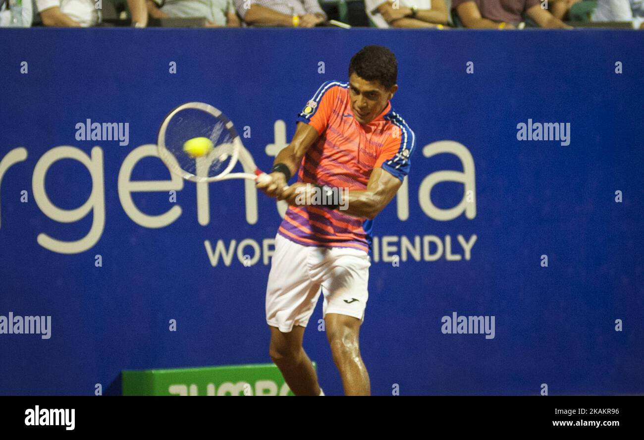 Thiago Monteiro aus Brasilien gibt den Ball an Carlos Berlocq aus Argentinien zurück, während eines Tennisspiels der ATP Argentina Open in Buenos Aires, Argentinien, Freitag, den 17. Februar, 2017. (Foto von Gabriel Sotelo/NurPhoto) *** Bitte benutzen Sie die Gutschrift aus dem Kreditfeld *** Stockfoto