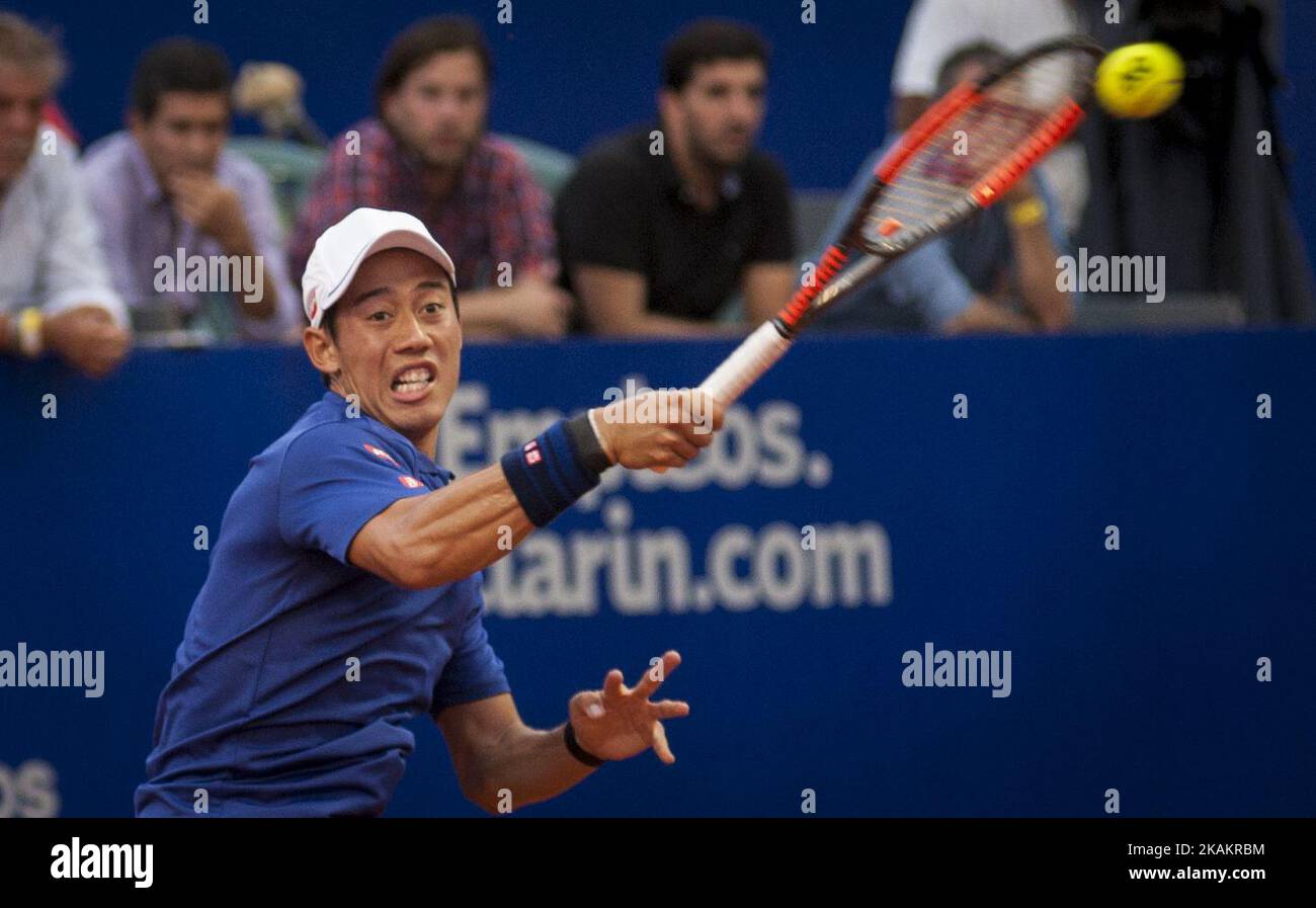 Kei Nishikori aus Japan gibt den Ball an Joao Sousa aus Portugal zurück, während eines Tennisspiels der ATP Argentina Open in Buenos Aires, Argentinien, Freitag, den 17. Februar, 2017. (Foto von Gabriel Sotelo/NurPhoto) *** Bitte benutzen Sie die Gutschrift aus dem Kreditfeld *** Stockfoto