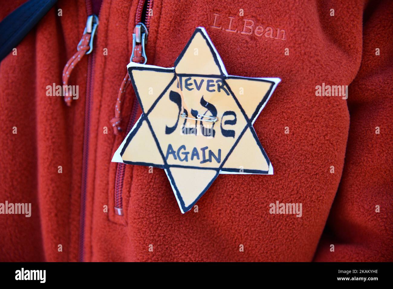 Die Führer der interreligiösen Kirche und der Gemeinschaft werden von lokalen gewählten Beamten bei einer „Stand Against Hate“-Kundgebung am 2. März 2017 in der Independence Mall in Philadelphia, PA, begleitet. (Foto von Bastiaan Slabbers/NurPhoto) *** Bitte nutzen Sie die Gutschrift aus dem Kreditfeld *** Stockfoto