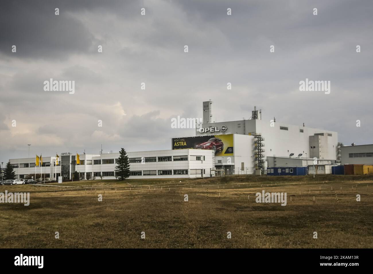 Das Opel-Automobilwerk von General Motors Manufacturing Poland in Gliwice, Polen, am 7. März 2017. General Motors verkauft sein verlustbeherrschendes europäisches Automobilgeschäft, darunter die deutsche Opel- und die britische Marke Vauxhall, an die französische PSA-Gruppe. (Foto von Beata Zawrzel/NurPhoto) *** Bitte nutzen Sie die Gutschrift aus dem Kreditfeld *** Stockfoto