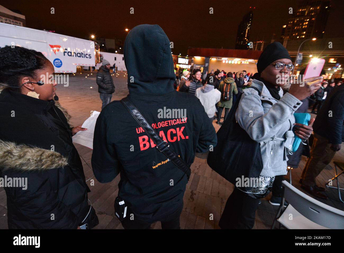 Menschen versammeln sich, um gegen die schwarze Trans-Frau zu protestieren, die in den ersten zwei Monaten des Jahres 2017 von der GUS-Polizei im Barclays Center, Brooklyn, NY, USA, ermordet wurde, 6. März 2017 (Foto von Anik Rahman/NurPhoto) *** Bitte benutzen Sie die Gutschrift aus dem Kreditfeld *** Stockfoto