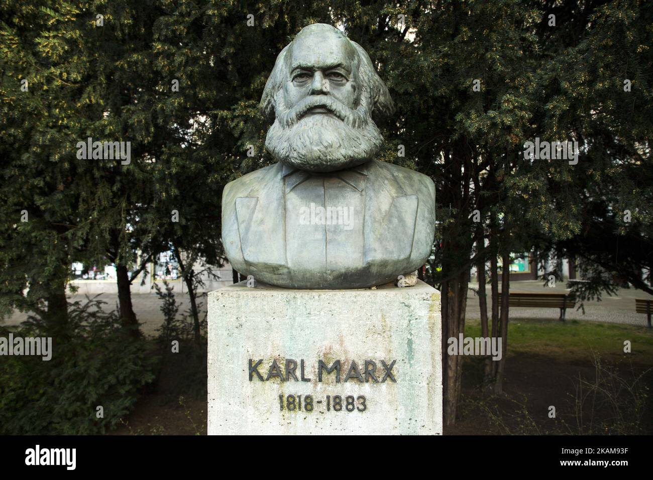 Ein Porträt von Karl Marx auf dem Straussberger Platz ist am 25. März 2017 in Berlin zu sehen. (Foto von Emmanuele Contini/NurPhoto) *** Bitte benutzen Sie die Gutschrift aus dem Kreditfeld *** Stockfoto