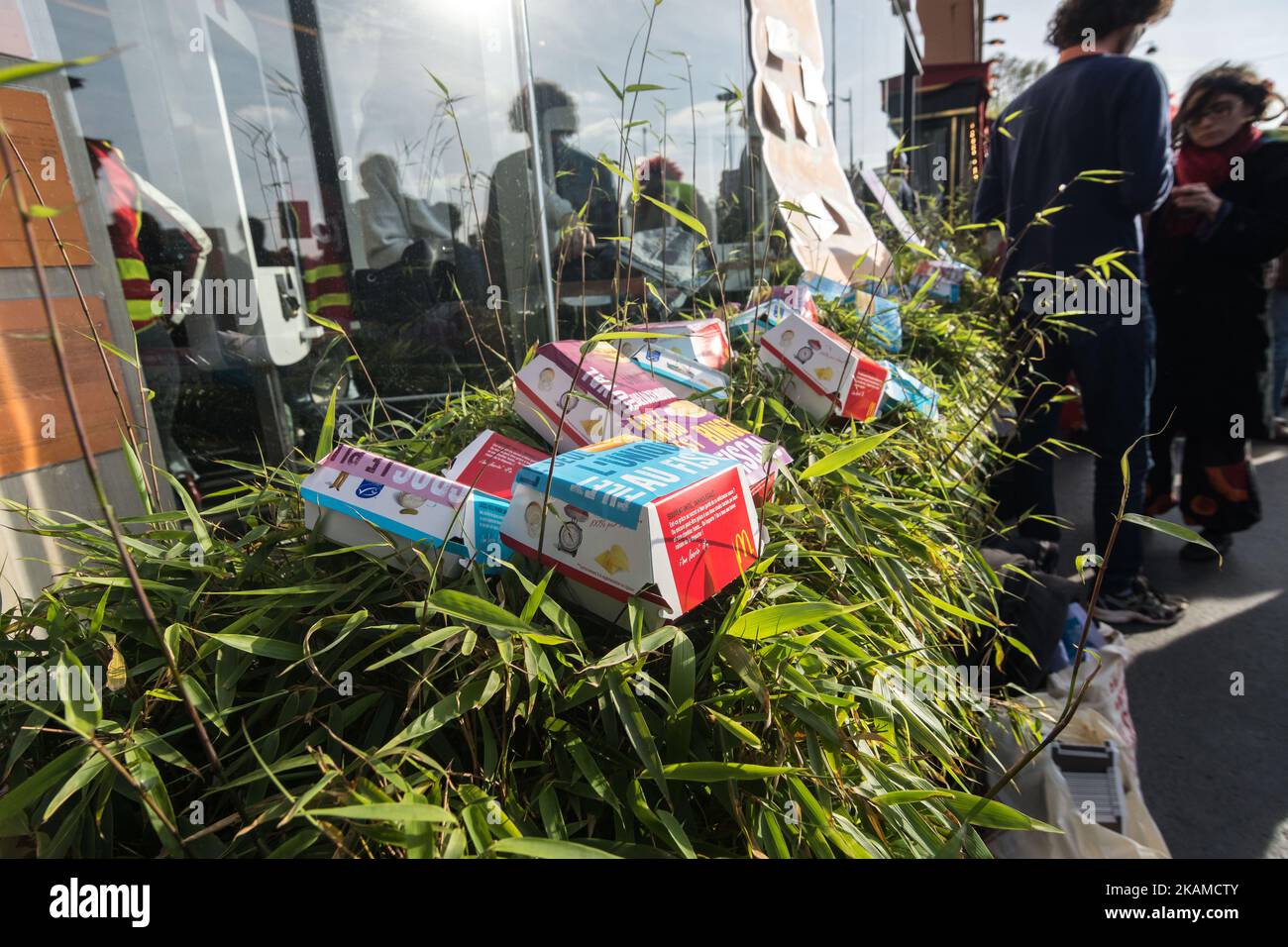 Blockade am Mc Donalds Porte Maillot im Pariser Bezirk 16eme durch das CGT Syndicat , das ATAC-Syndikat, um gegen die Steuerhinterziehung und das niedrige Gehalt zu protestieren.(Foto: Julien Mattia/NurPhoto) *** Bitte benutzen Sie das Credit-Feld *** Stockfoto