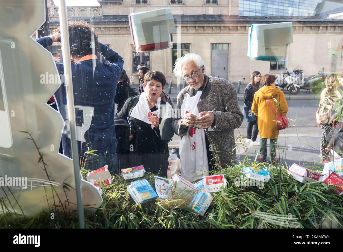 Blockade am Mc Donalds Porte Maillot im Pariser Bezirk 16eme durch das CGT Syndicat , das ATAC-Syndikat, um gegen die Steuerhinterziehung und das niedrige Gehalt zu protestieren.(Foto: Julien Mattia/NurPhoto) *** Bitte benutzen Sie das Credit-Feld *** Stockfoto