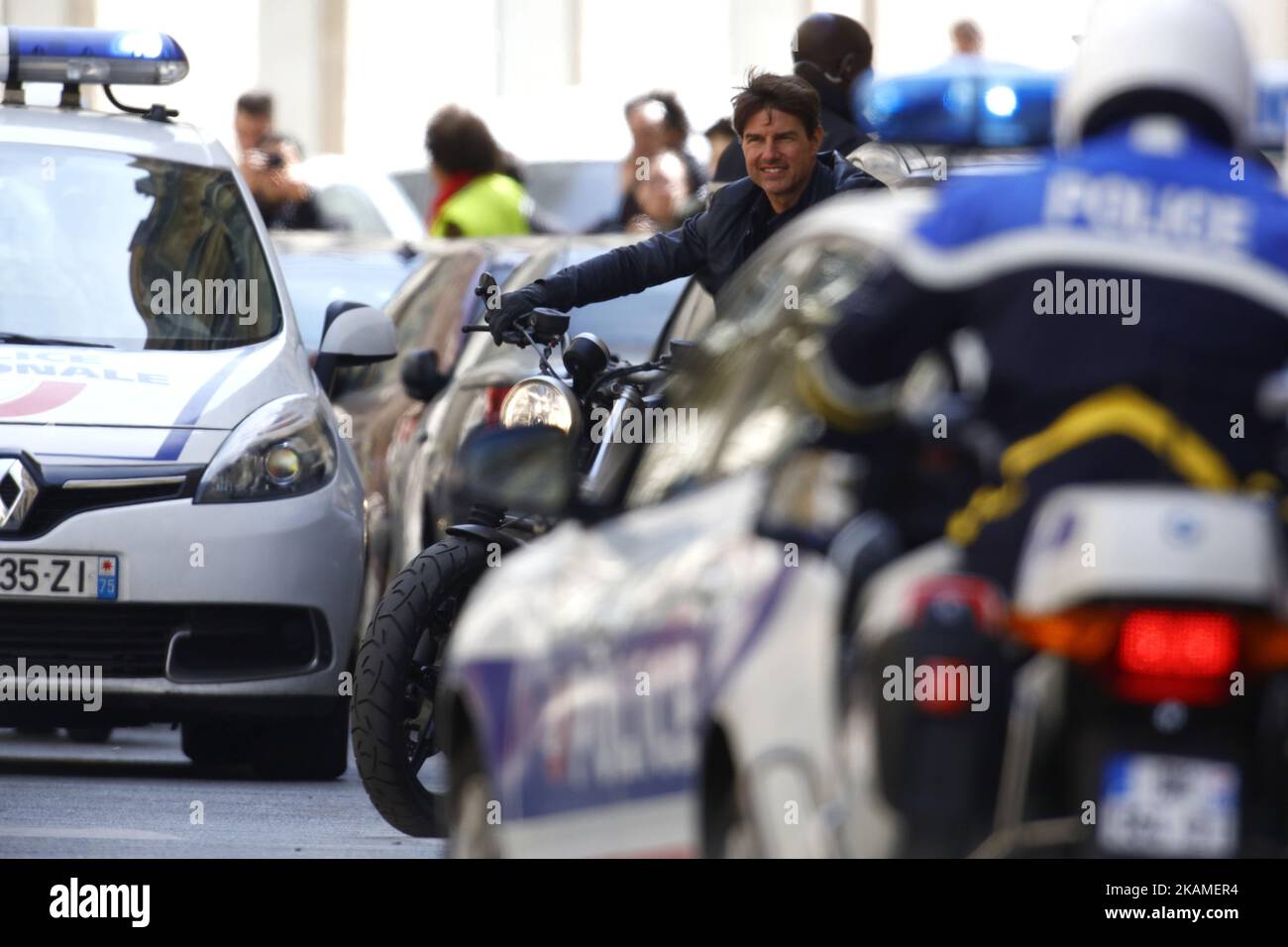 Tom Cruise am Set Mission Impossible 6 in Paris, Frankreich, am 11. April 2017. (Foto von Mehdi Taamallah/NurPhoto) *** Bitte benutzen Sie die Gutschrift aus dem Kreditfeld *** Stockfoto