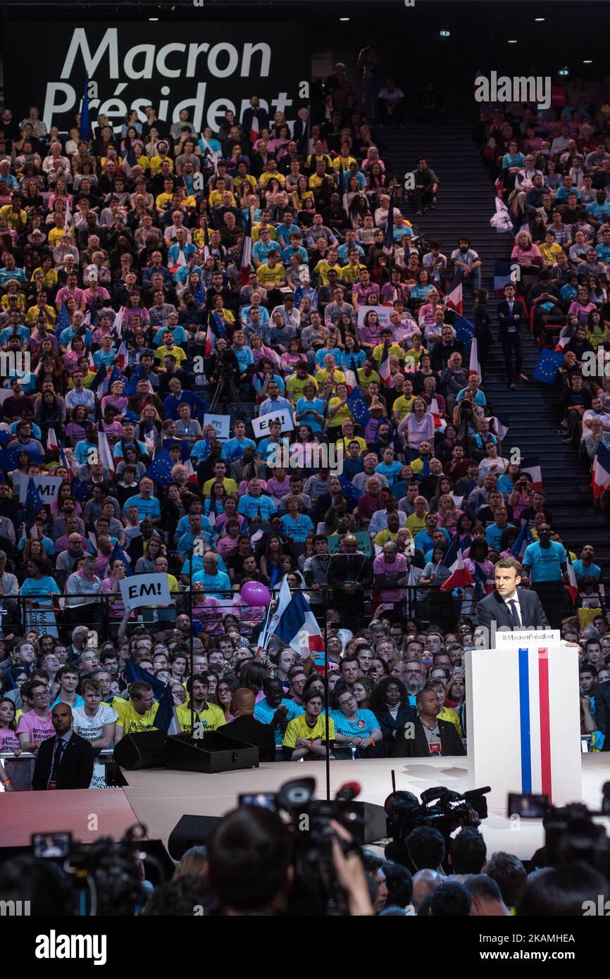 Der französische Präsidentschaftskandidat Emmanuel Macron spricht bei einem politischen Treffen am 17. April 2017 in Paris an die Wähler. Tausende von Unterstützern versammelten sich in der Accorhotels Arena, um Macron sprechen zu hören, nur 6 Tage vor der ersten Runde der Präsidentschaftswahlen in Frankreich (Foto: Julien Mattia/NurPhoto) *** Bitte benutzen Sie den Credit from Credit Field *** Stockfoto