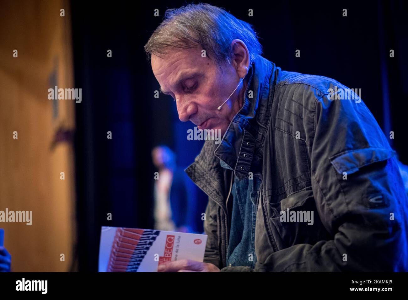 Der französische Schriftsteller Michel Houellebecq spricht in seinen Romanen am 21. April 2017 in der Termica in Malaga während der "La Noche de los libros" über Religion. (Foto von Guillaume Pinon/NurPhoto) *** Bitte nutzen Sie die Gutschrift aus dem Kreditfeld *** Stockfoto