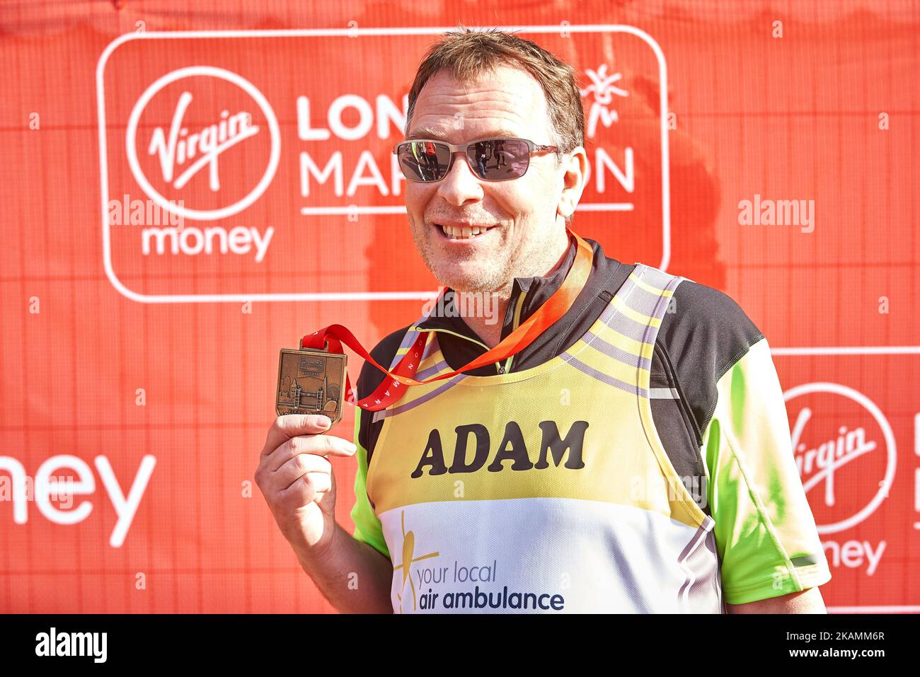 Adam Woodyatt posiert für ein Foto vor der Teilnahme am Virgin London Marathon am 23. April 2017 in London, England. (Foto von Karyn Louise/NurPhoto) *** Bitte nutzen Sie die Gutschrift aus dem Kreditfeld *** Stockfoto