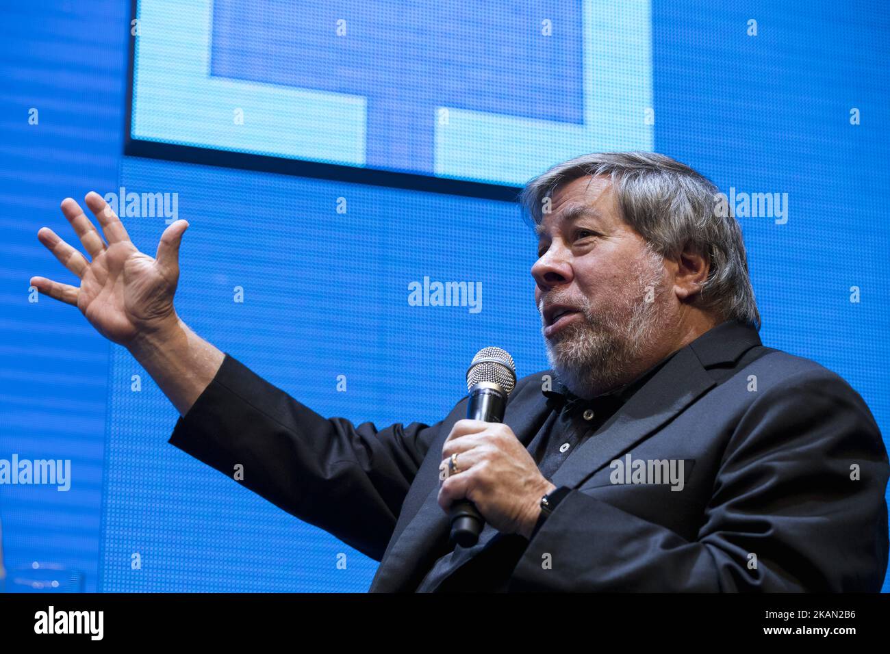 Steve Wozniak (C), Mitbegründer von Apple, wird während der Cube Challenge auf der CUBE Tech Fair for Startups am 12. Mai 2017 in Berlin abgebildet. (Foto von Emmanuele Contini/NurPhoto) *** Bitte benutzen Sie die Gutschrift aus dem Kreditfeld *** Stockfoto