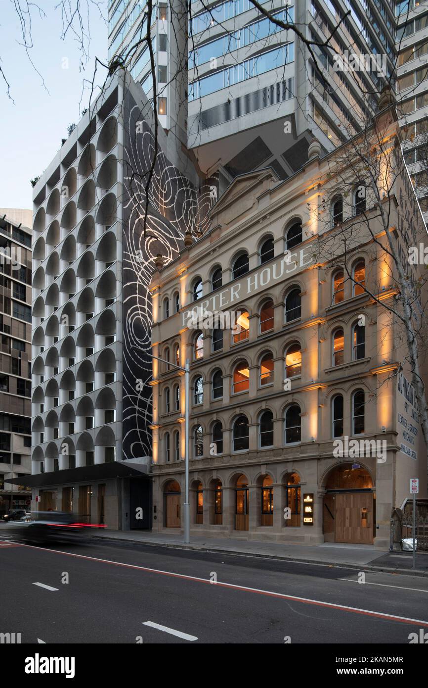 Castlereagh Street Elevation showing the renovated Heritage Building, Porter House (now a series of Hospitality spaces: Bar, Restaurant) with the hote Stockfoto