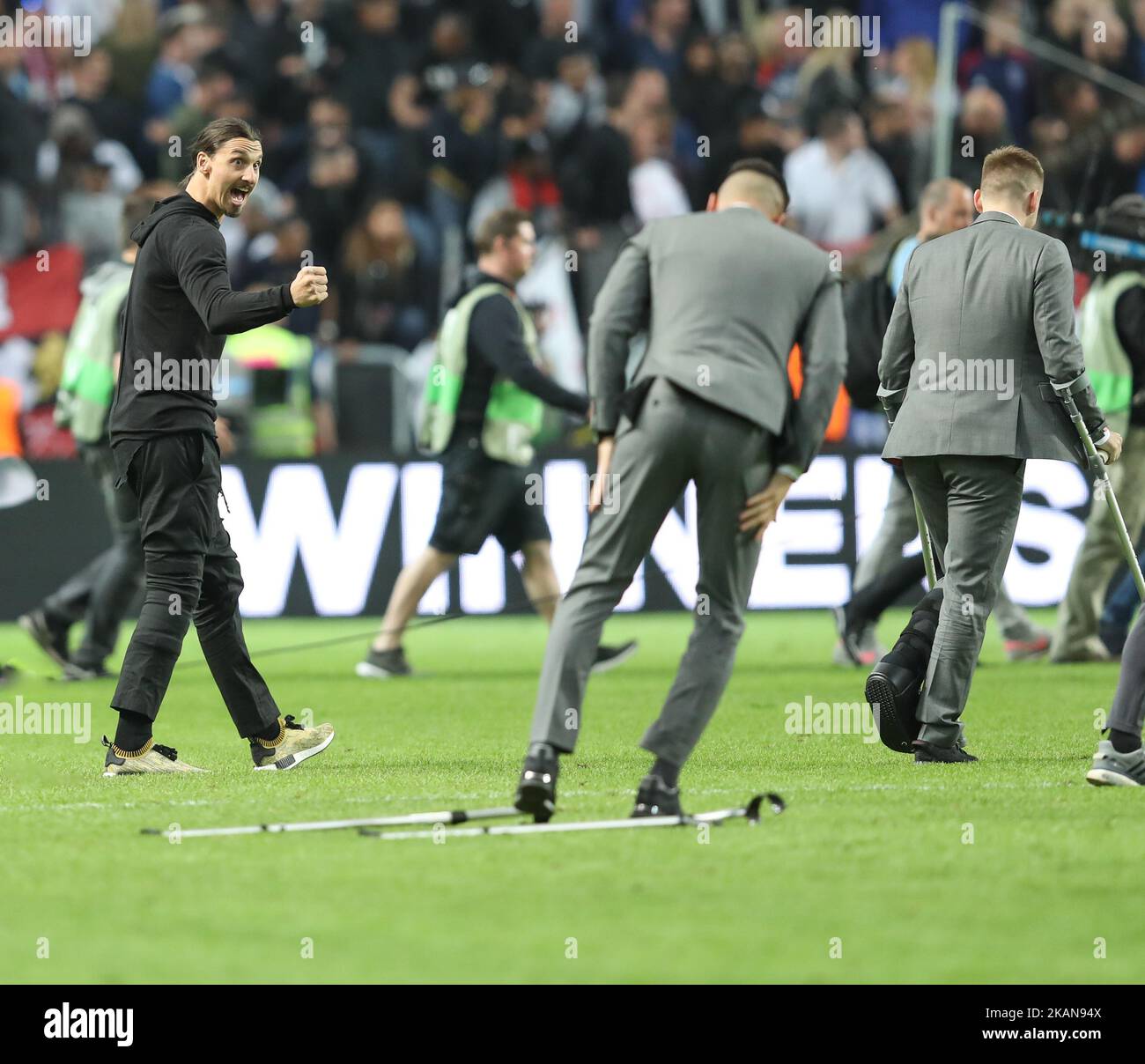 Zlatan Ibrahimovic von Manchester United würdigt die Fans nach dem UEFA Europa League Finale zwischen Ajax und Manchester United in der Friends Arena am 24. Mai 2017 in Stockholm, Schweden. (Foto von Ahmad Mora/NurPhoto) *** Bitte nutzen Sie die Gutschrift aus dem Kreditfeld *** Stockfoto