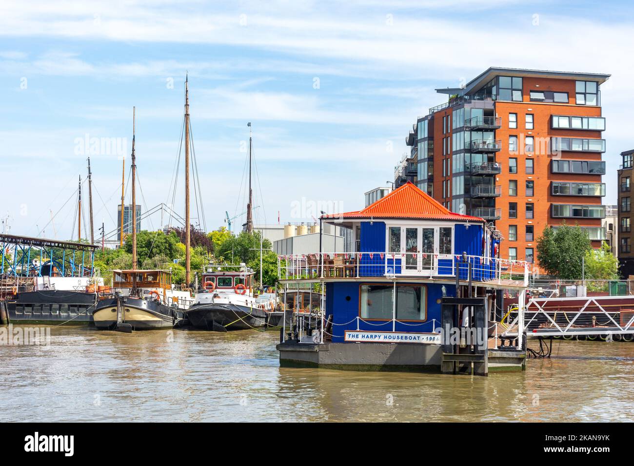 The Harpy Houseboat, New Concordia Wharf, Mill Street, Bermondsey, London Borough of Southwark, Greater London, England, Vereinigtes Königreich Stockfoto