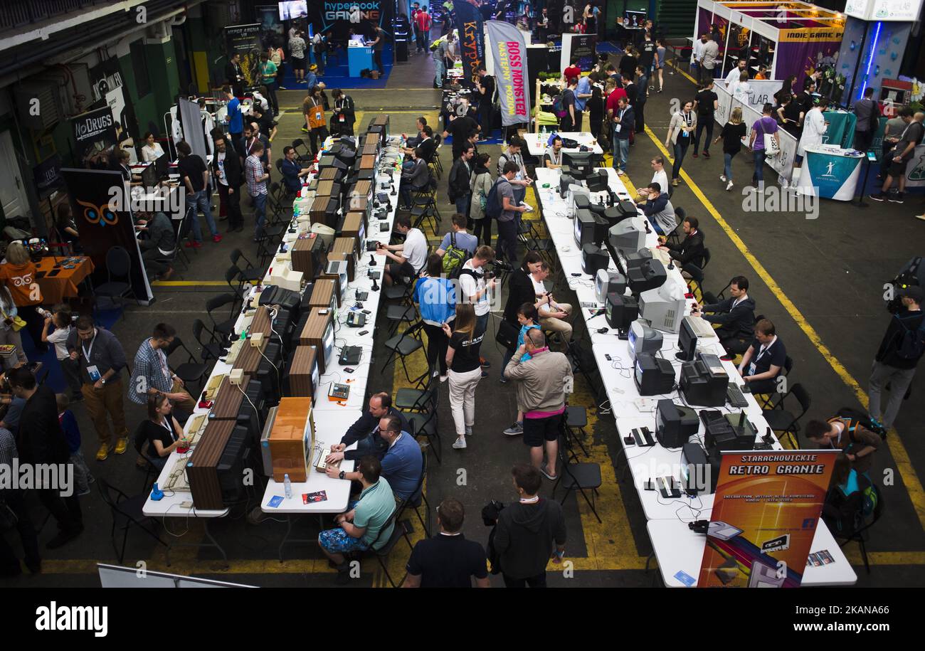 Menschen spielen auf der Pixel Heaven Messe in Warschau, 26. Mai 2017, Polen, Oldschool-Videospiele (Foto: Krystian Dobuszynski/NurPhoto) *** Bitte nutzen Sie die Gutschrift aus dem Credit Field *** Stockfoto