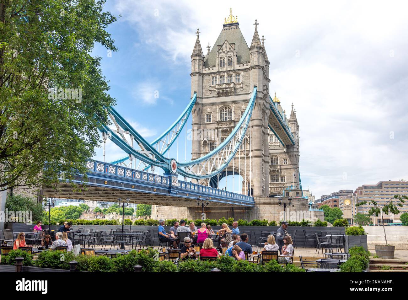 Tower Bridge von Shade Thames, London Borough of Southwark, Greater London, England, Vereinigtes Königreich Stockfoto