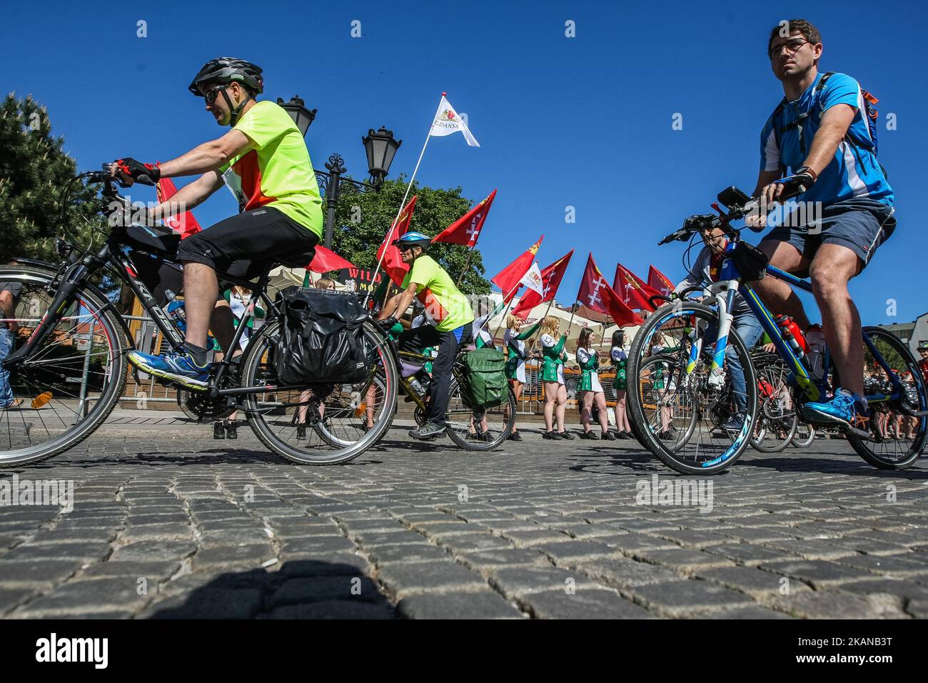 Bike Jamboree Teilnehmer, die die erste Etappe der Rallye beginnen, werden am 27. Mai 2017 in Danzig, Polen, zu sehen sein. Ist ein Radrennen von Danzig, Polen, zum World Scout Jamboree in West Virginia, USA und zurück nach Danzig. Über 35,000 Kilometer durch die 21 Länder, um Polen zu fördern, Abenteuer zu erleben und zu zeigen, wie wichtig Scouting in der heutigen Welt sein kann (Foto: Michal Fludra/NurPhoto) *** Bitte benutzen Sie die Gutschrift aus dem Credit Field *** Stockfoto