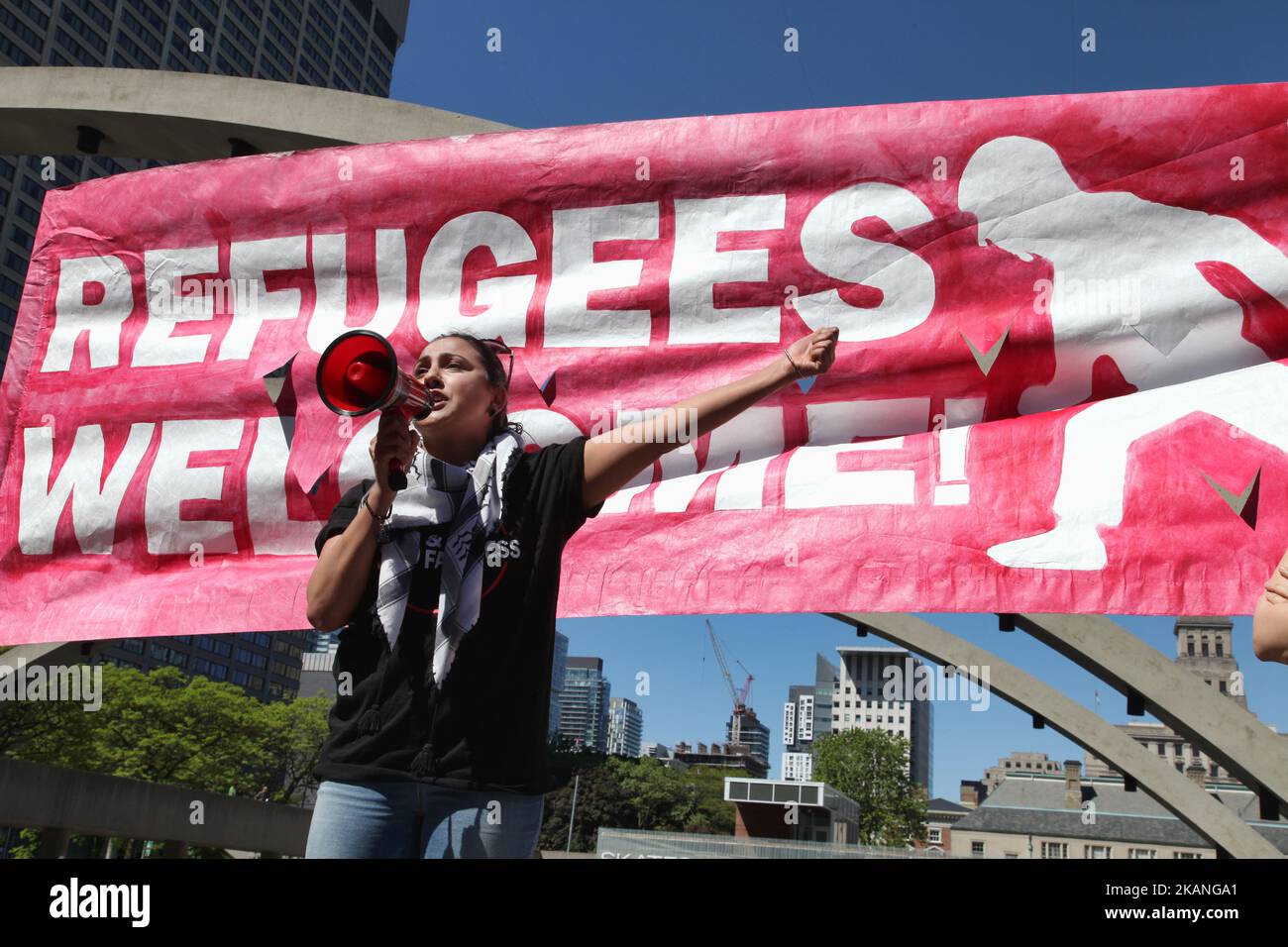 Kundgebung zur Unterstützung von Vielfalt, Stärke und Solidarität mit unterdrückten Gruppen in der Innenstadt von Toronto, Ontario, Kanada, am 03. Juni 2017. An diesem Aktionstag versammelten sich Demonstranten, um zu zeigen, dass „Meinungsfreiheit keine Freiheit des Hasses ist“, um Vielfalt, Stärke und Solidarität zu unterstützen und dem jüngsten Zustrom rassistischer Demonstrationen von rechtsgerichteten Hassgruppen in ganz Kanada entgegenzuwirken. (Foto by Creative Touch Imaging Ltd./NurPhoto) *** Bitte nutzen Sie die Gutschrift aus dem Kreditfeld *** Stockfoto