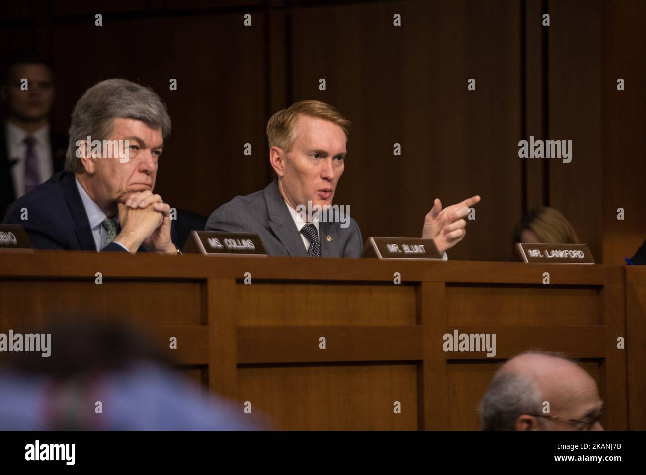 (l-r), Senator Roy Blunt (R-MO) und Senator James Lankford (R-OK) vom Senate Intelligence Committee stellen vor der morgigen Aussage des ehemaligen FBI-Direktors James Comey im Senate Hart-Gebäude auf dem Capitol Hill am Mittwoch, dem 7. Juni 2017, hochrangige Geheimdienstmitarbeiter in Frage. (Foto von Cheriss May/NurPhoto) *** Bitte nutzen Sie die Gutschrift aus dem Kreditfeld *** Stockfoto