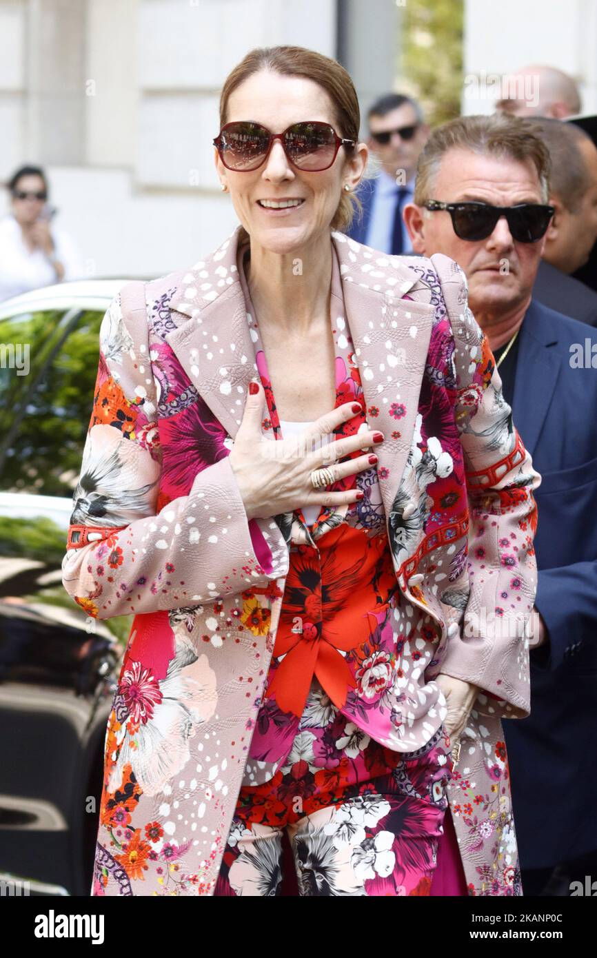 Die kanadische Sängerin Celine Dion hat am 14. Juni 2017 gesehen, wie sie ihr Hotel in Paris, Frankreich, verließ. (Foto von Mehdi Taamallah/NurPhoto) *** Bitte benutzen Sie die Gutschrift aus dem Kreditfeld *** Stockfoto