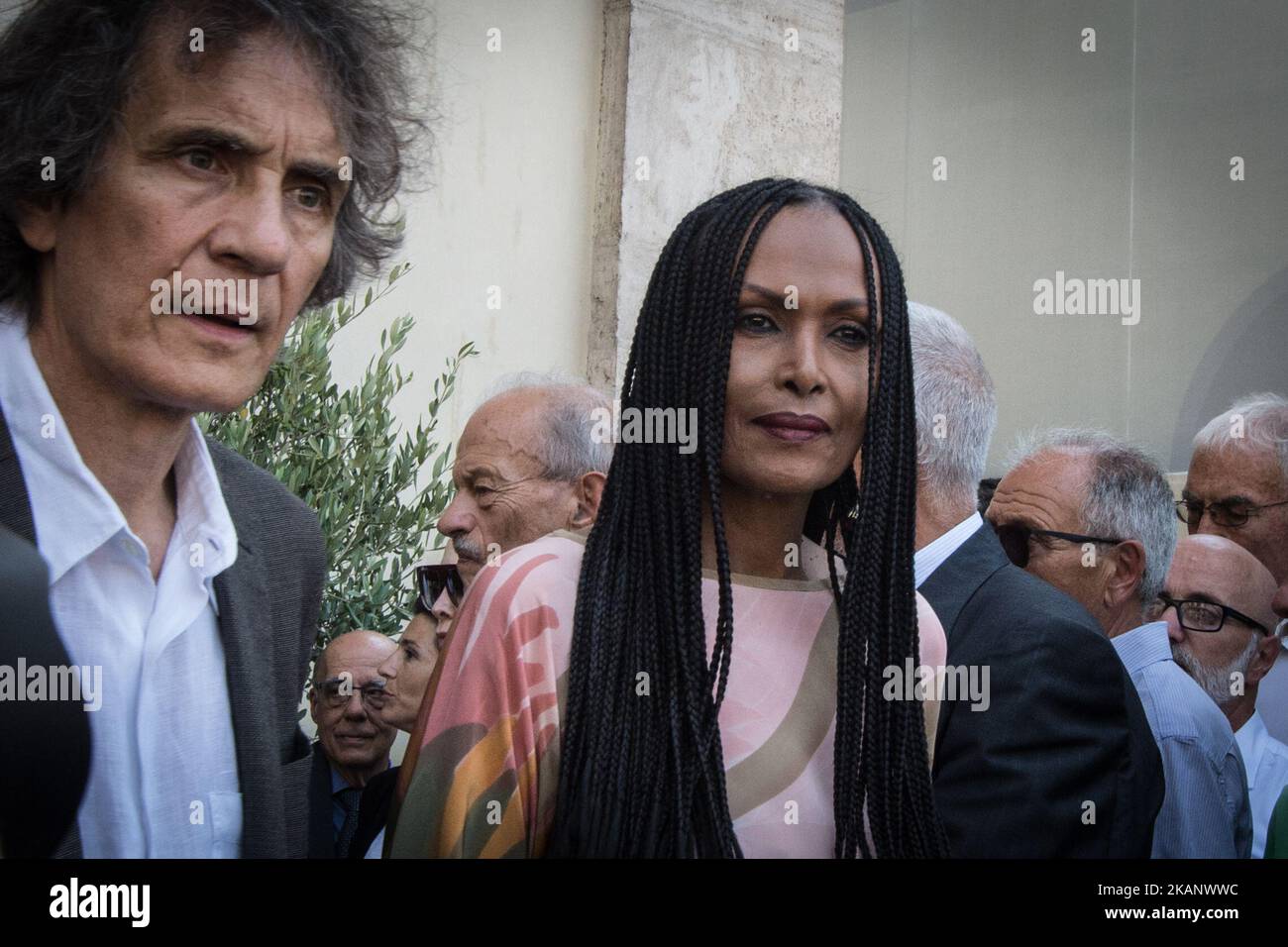 Zeudi Araya nimmt an der Carla Fendi Beerdigung in der Chiesa degli Artisti am 22 ,2017. Juni in Rom, Italien, Teil. (Foto von Andrea Ronchini/NurPhoto) *** Bitte nutzen Sie die Gutschrift aus dem Kreditfeld *** Stockfoto