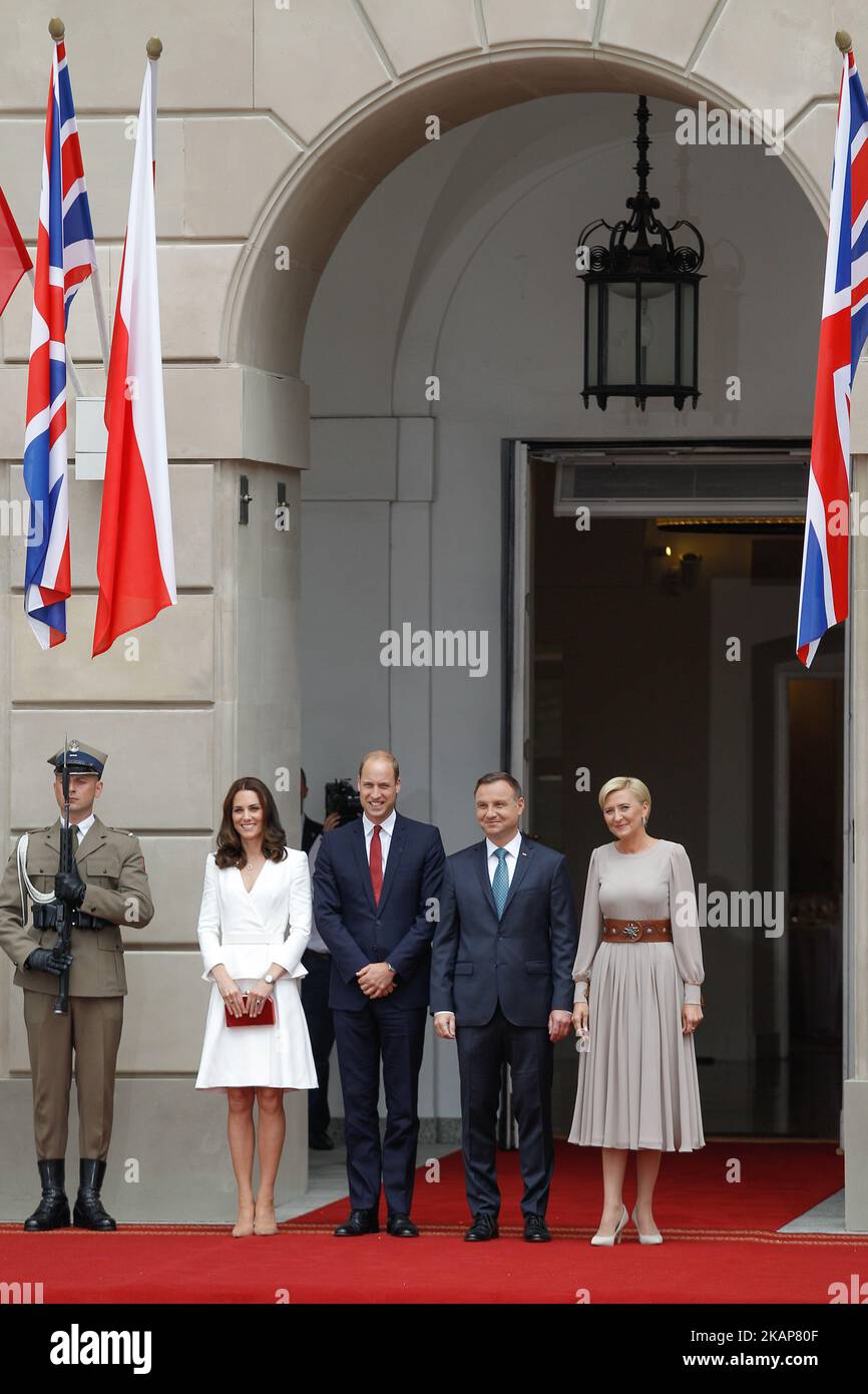 Der Herzog und die Herzogin von Cambridge werden am 17. Juli 2017 im Präsidentenpalast in Warschau, Polen, bei ihrem Besuch bei dem polnischen Prädikat Andrzej Duda und seiner Frau gesehen. (Foto von Jaap Arriens/NurPhoto) *** Bitte benutzen Sie die Gutschrift aus dem Kreditfeld *** Stockfoto