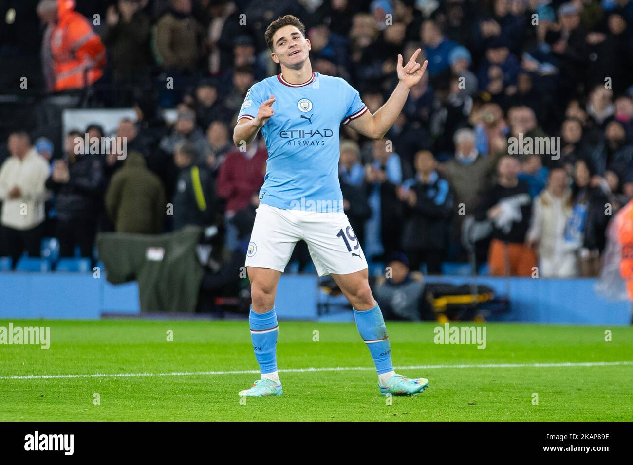 Manchester, Großbritannien. 2.. November 2022. Julian Alvarez (19) von Manchester City feiert sein Tor während des UEFA Champions League Group G-Spiels zwischen Manchester City und dem FC Sevilla am Mittwoch, dem 2.. November 2022, im Etihad Stadium in Manchester. (Kredit: Mike Morese | MI News) Kredit: MI News & Sport /Alamy Live News Stockfoto