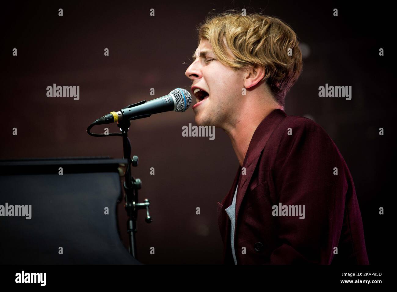 Der englische Sänger und Songwriter Tom Odell tritt am 19. Juli 2017 auf der Bühne des Moon&Stars 2017 Festivals in Locarno, Schweiz, auf. (Foto von Roberto Finizio/NurPhoto) *** Bitte nutzen Sie die Gutschrift aus dem Kreditfeld *** Stockfoto