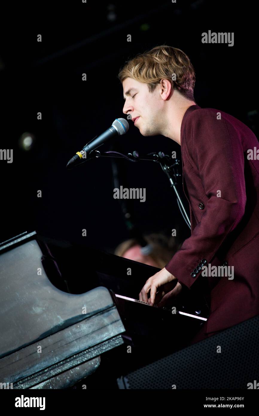 Der englische Sänger und Songwriter Tom Odell tritt am 19. Juli 2017 auf der Bühne des Moon&Stars 2017 Festivals in Locarno, Schweiz, auf. (Foto von Roberto Finizio/NurPhoto) *** Bitte nutzen Sie die Gutschrift aus dem Kreditfeld *** Stockfoto